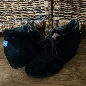 Black Tom Wedges